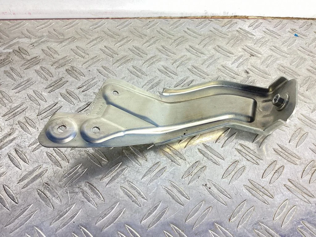 Fuel pump bracket – Mercedes-Benz GLC-Class C253 (2016-)