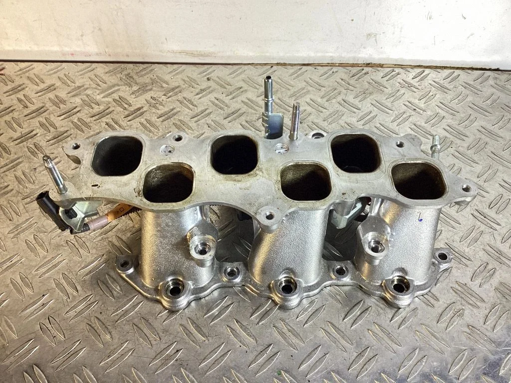 Kolektor wydechowy – Lexus GS 250 350 300H 450H (2013-)