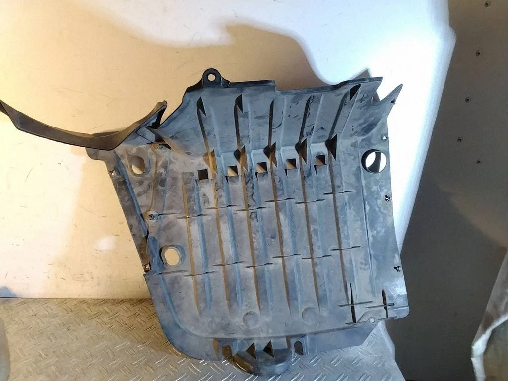 Osłona podwozia pod bagażnikiem – Honda Accord (2008-2016)