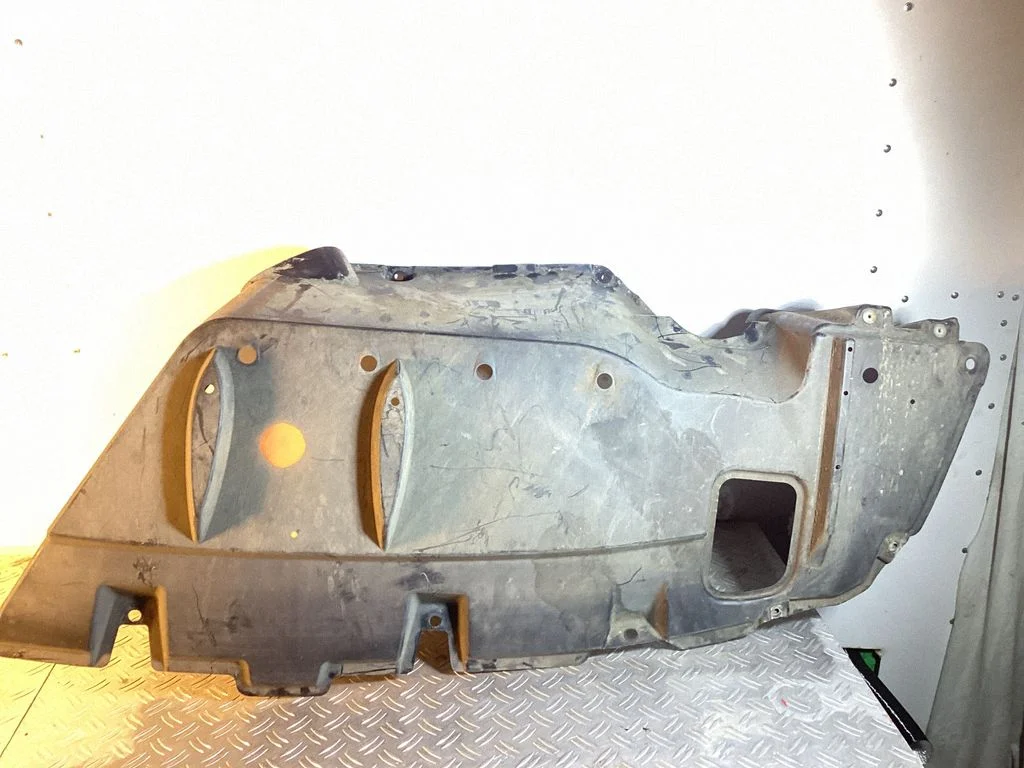Osłona podwozia pod bagażnikiem – Lexus RX III (2008-2015)