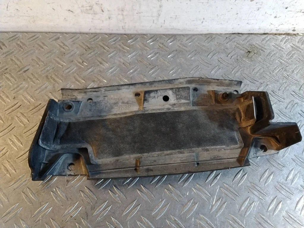 Osłona podwozia pod zderzakiem tylnym – Toyota RAV 4 (XA40) (2012-2018)