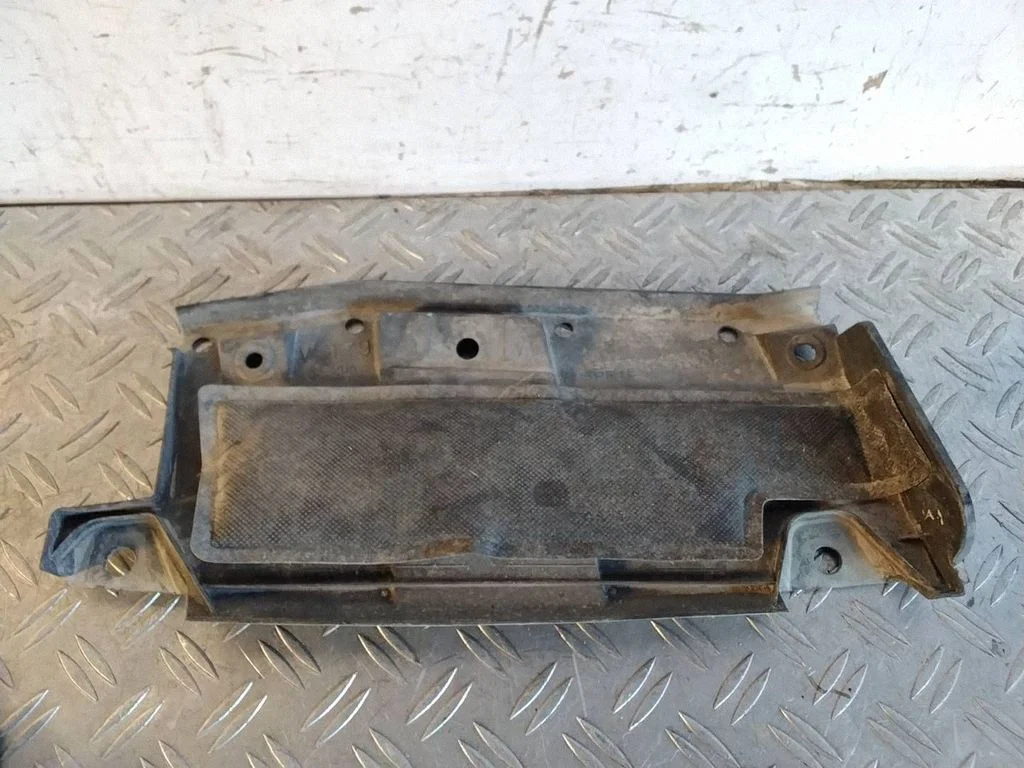 Osłona podwozia pod zderzakiem tylnym – Toyota RAV 4 (XA40) (2012-2018)