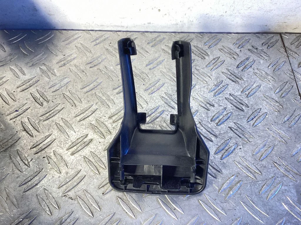 Osłona prowadnicy fotela pasażera – Toyota RAV 4 (XA40) (2012-2018)