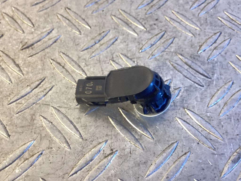 Parking PDC sensor – Toyota RAV 4 (XA40) (2012-2018)