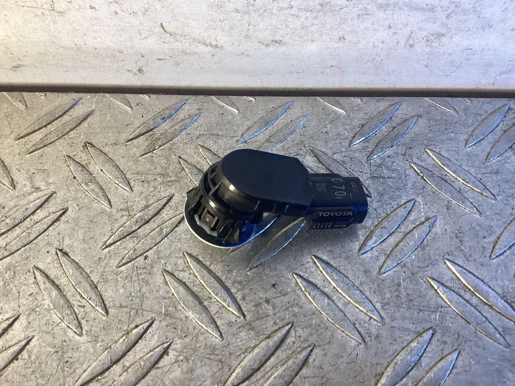 Parking PDC sensor – Toyota RAV 4 (XA40) (2012-2018)