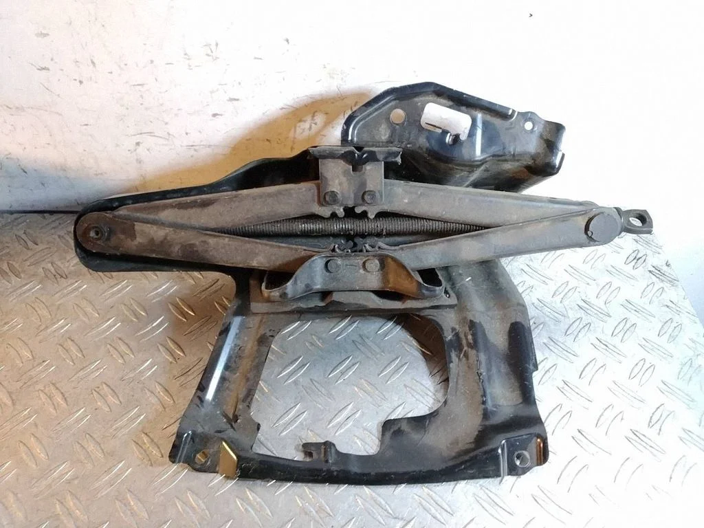 Lift Jack – Toyota RAV 4 (XA40) (2012-2018)