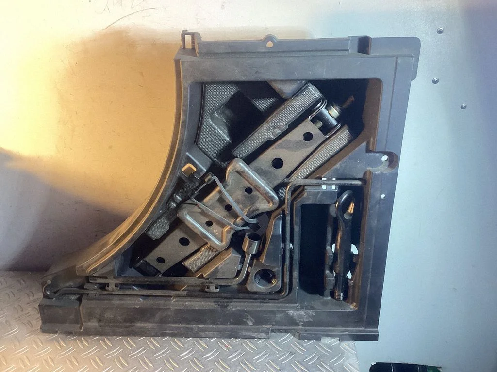 Tool box – Lexus RX III (2008-2015)