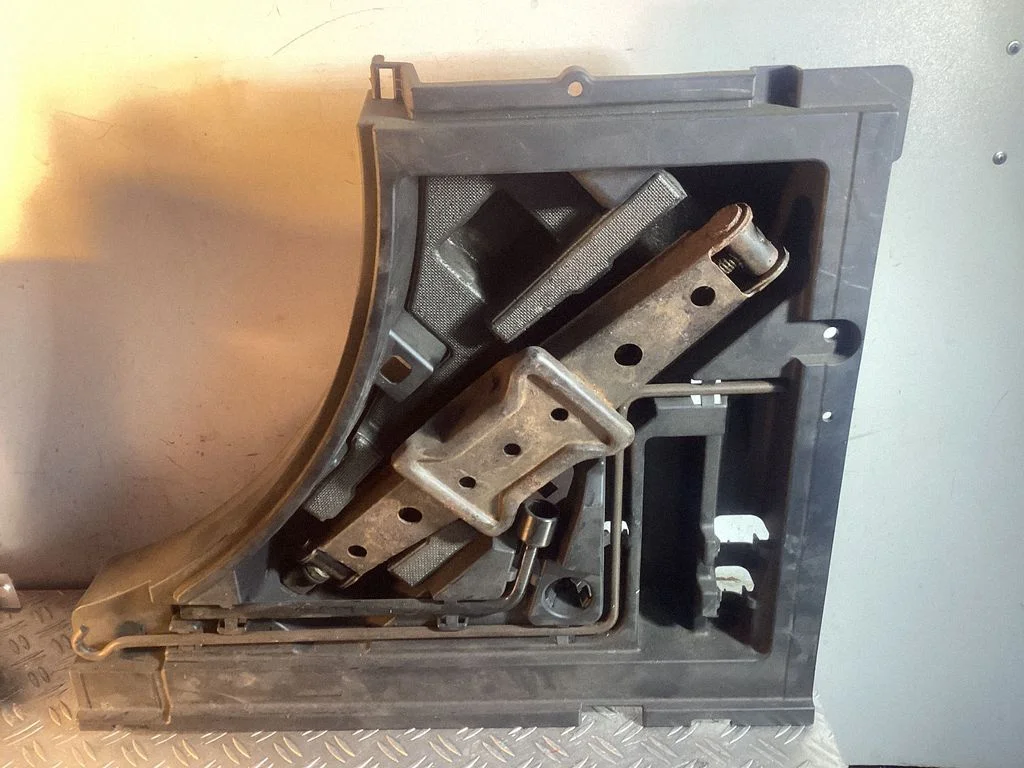 Tool box – Lexus RX III (2008-2015)