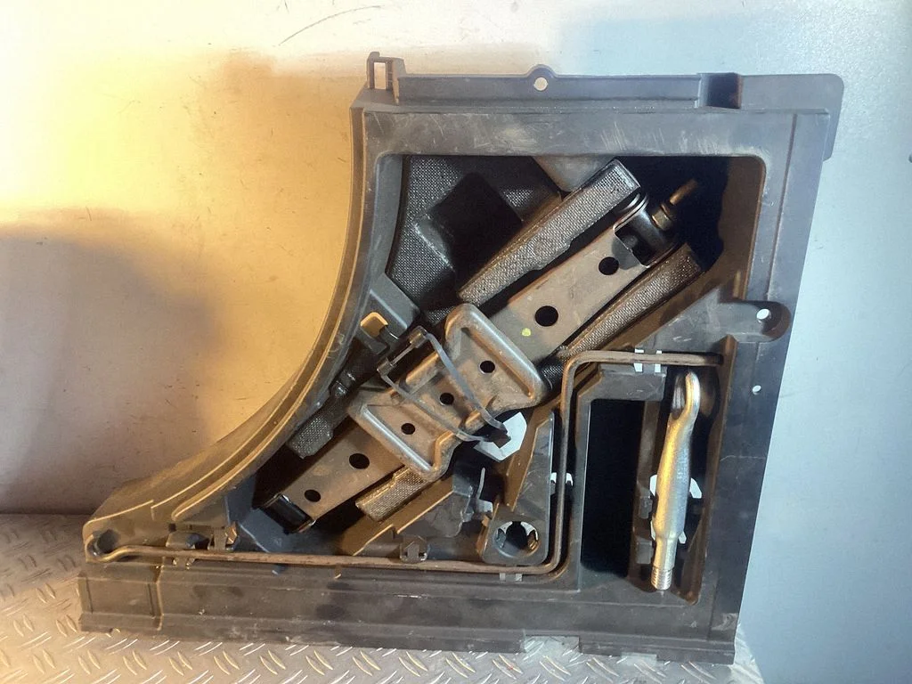 Tool box – Lexus RX III (2008-2015)