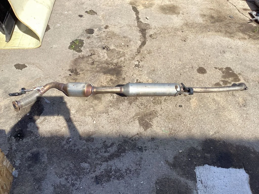 Katalüsaator/ FAP/DPF tahkete osakeste filter – Lexus NX (2021-)