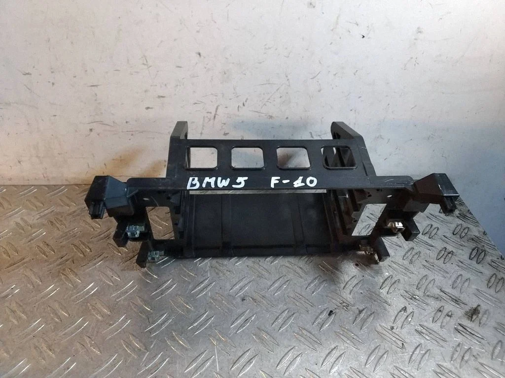Ramka radia/nawigacji – BMW Seria 5 F10 F11 (2009-2016)