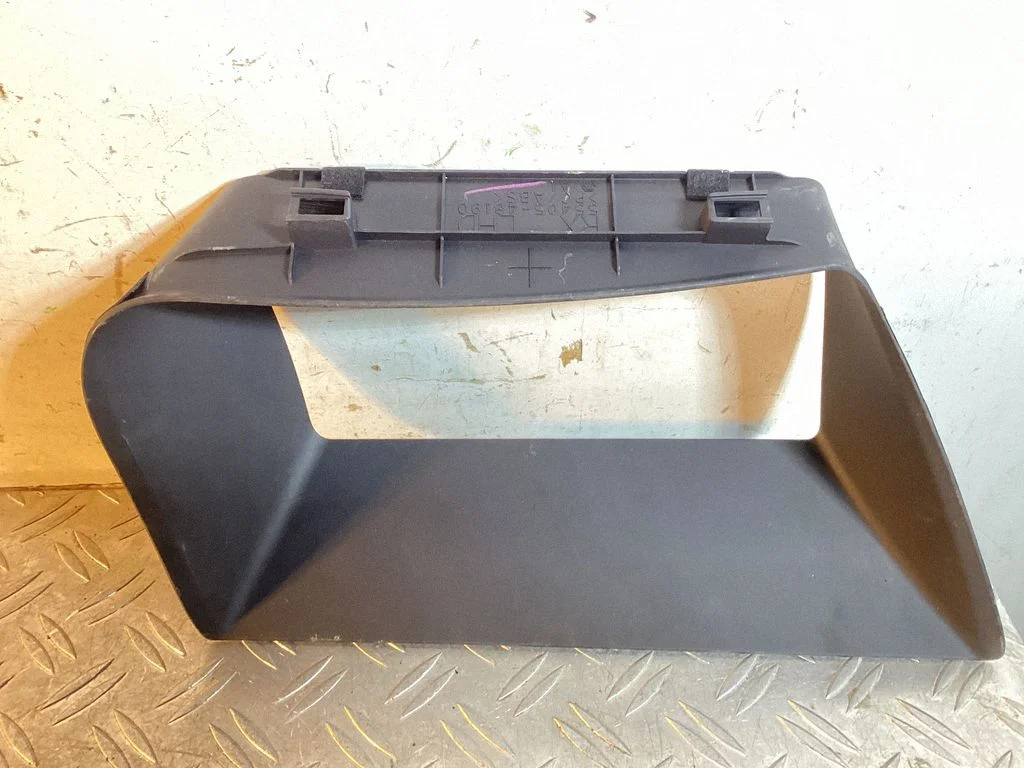 Radio/GPS head unit trim – Lexus RX III (2008-2015)