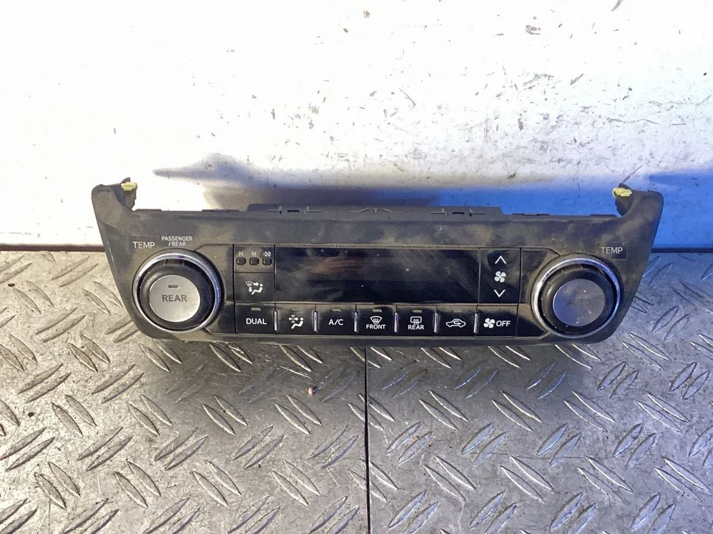 Climate control/heater control trim – Toyota Land Cruiser (J150) (2009-)