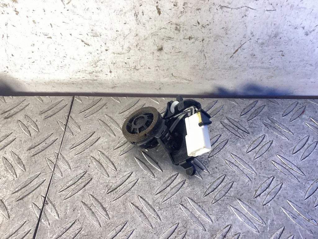 Front door high frequency speaker – Toyota Land Cruiser (J150) (2009-)