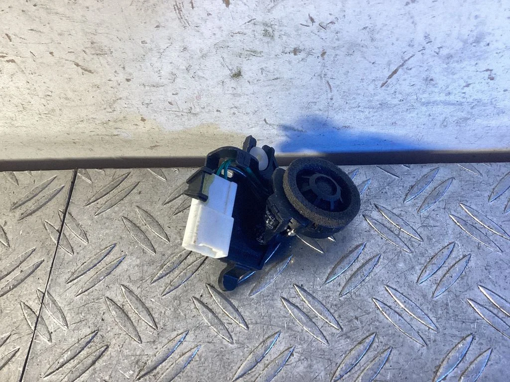 Front door high frequency speaker – Toyota Land Cruiser (J150) (2009-)