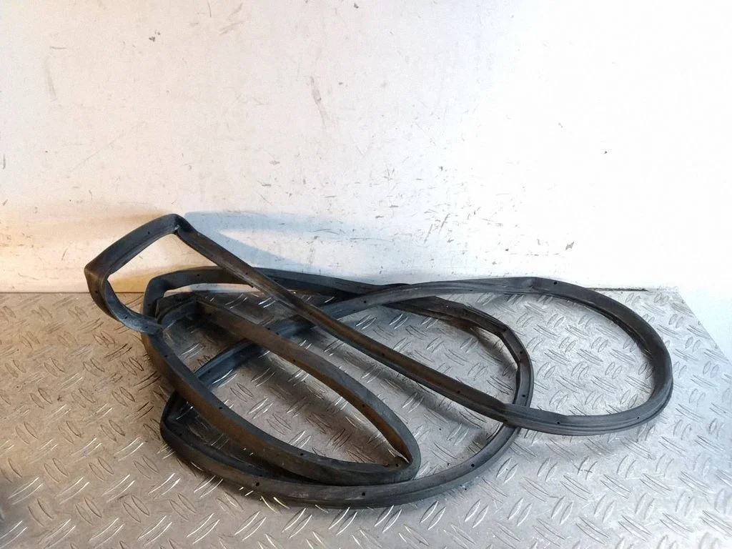 Rubber seal front door (on door) – Toyota RAV 4 (XA40) (2012-2018)