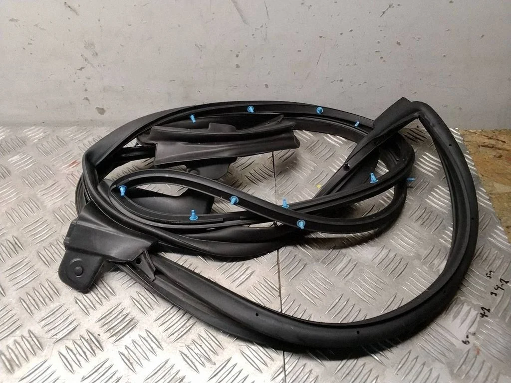 Rubber seal front door (on door) – Lexus RX 450H (2016-)