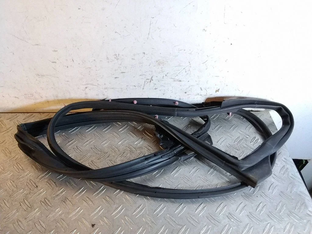 Rubber seal rear door – Lexus RX 450H (2016-)