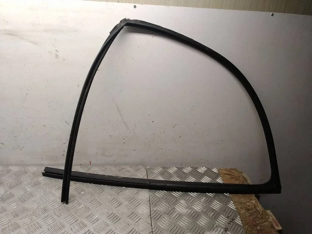 Rubber seal sliding door window/glass – Toyota RAV 4 (XA50) (2018-)