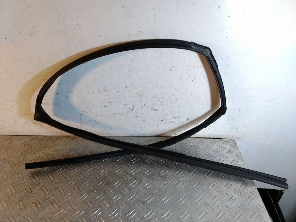 Rubber seal rear door – Lexus RX 450H (2016-)
