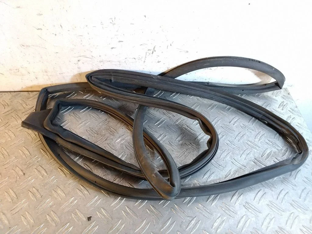 Rubber seal rear door – Toyota Land Cruiser (J150) (2009-)