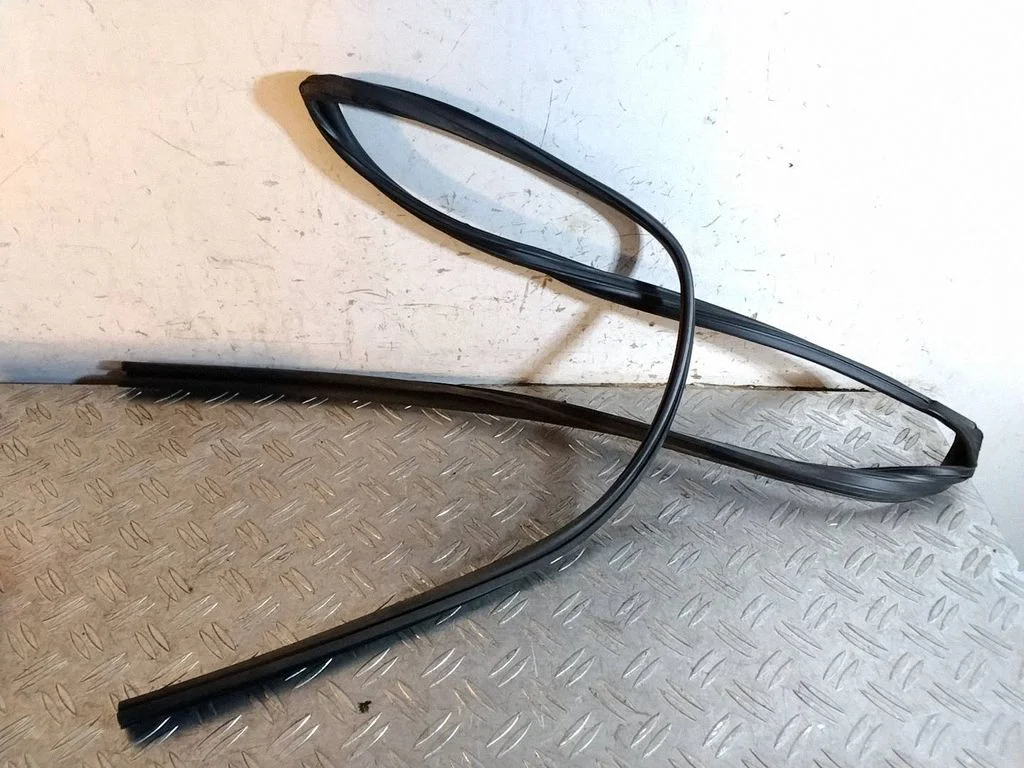 Rubber seal rear door – Toyota Land Cruiser (J150) (2009-)