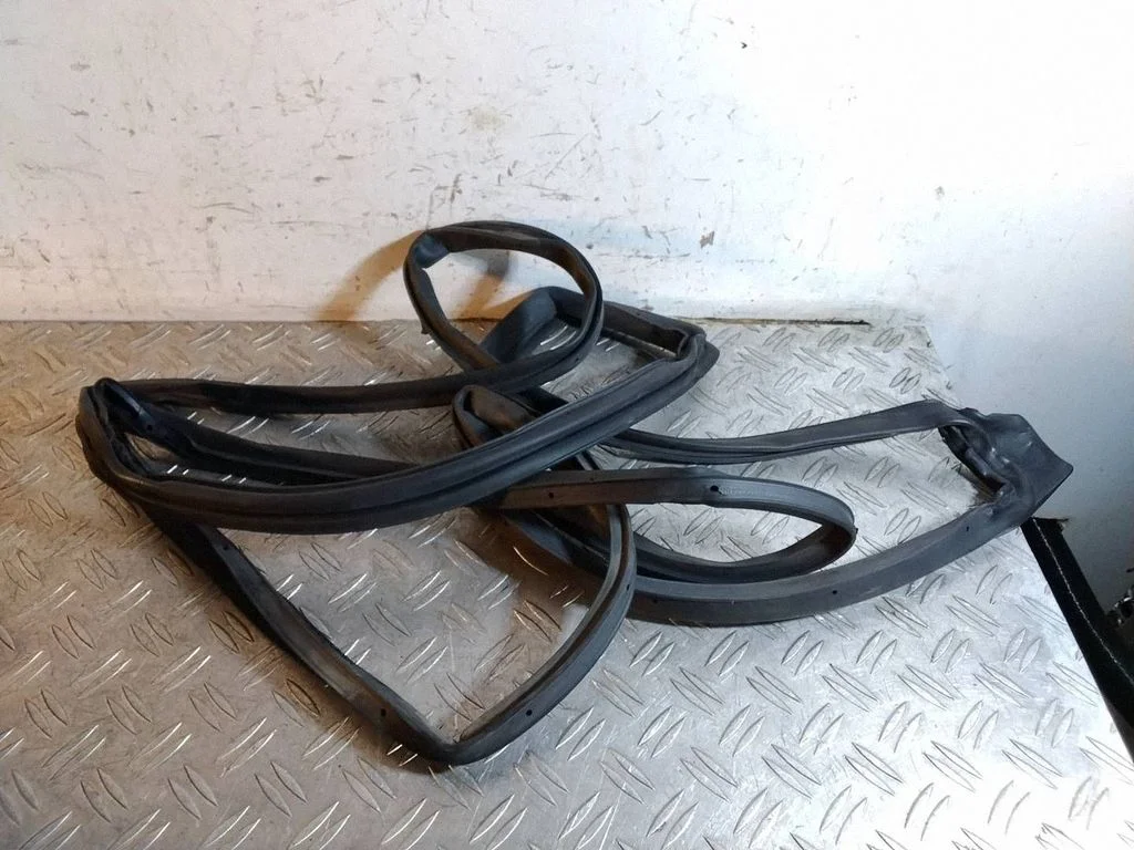 Rubber seal rear door – Toyota Land Cruiser (J150) (2009-)
