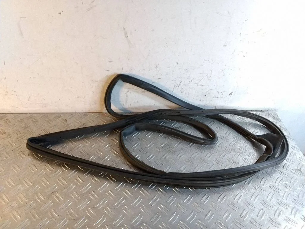 Rubber seal rear door – Toyota RAV 4 (XA40) (2012-2018)