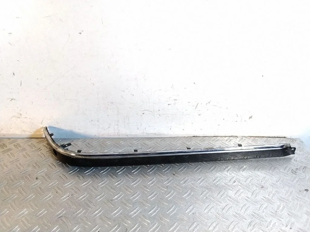 Rear bumper trim bar molding – BMW 5 Series E39 (1996-2003)