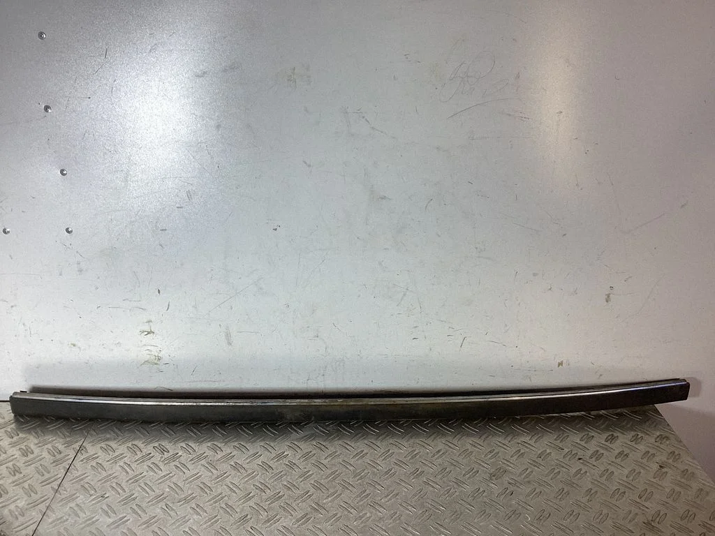 Rear bumper trim bar molding – BMW 5 Series E39 (1996-2003)