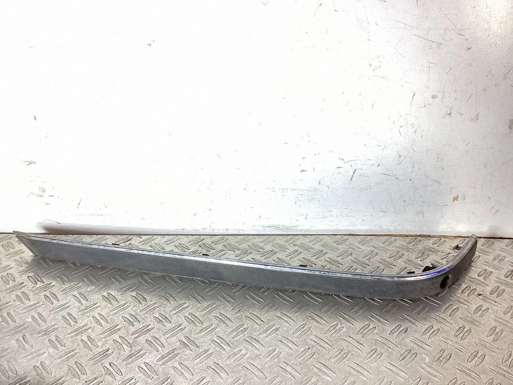 Rear bumper trim bar molding – BMW 5 Series E39 (1996-2003)