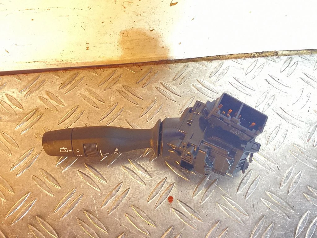 Wiper control stalk – Lexus RX 450H (2016-)