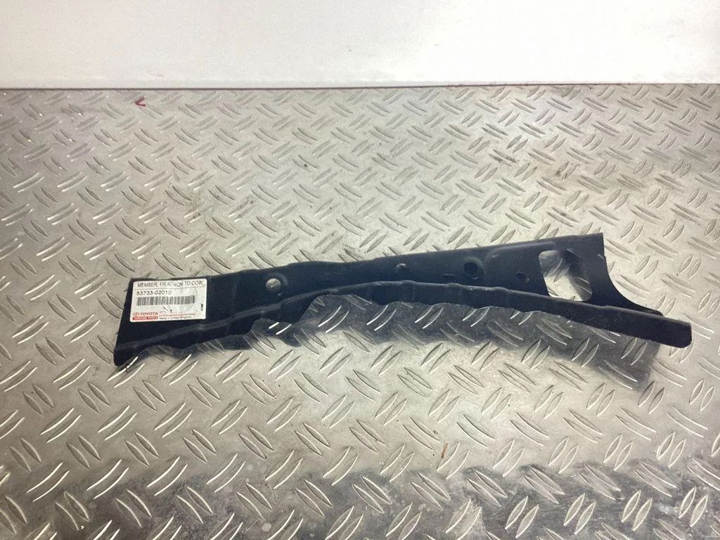 Side radiator support slam panel – Toyota Matrix (E140) (2008-2014)