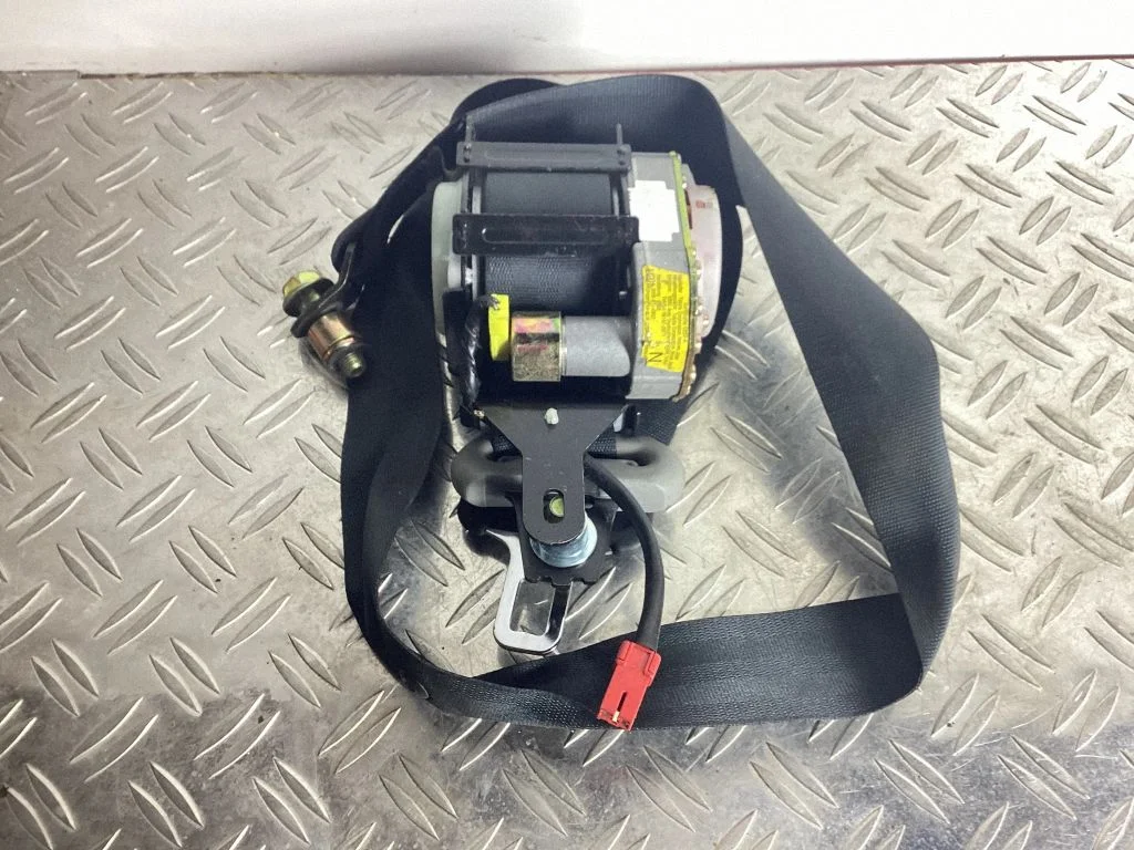 Reversing light switch sensor – Mitsubishi Pajero Sport I (1996-2008)