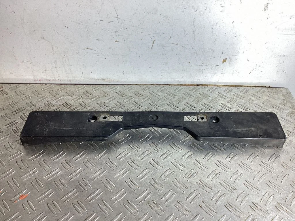 Numbrimärgi hoidik – Toyota RAV 4 (XA40) (2012-2018)