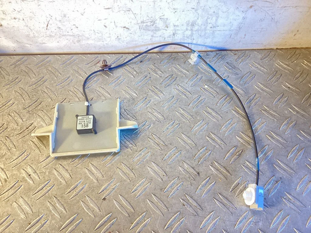 Antena (GPS) – Toyota RAV 4 (XA40) (2012-2018)