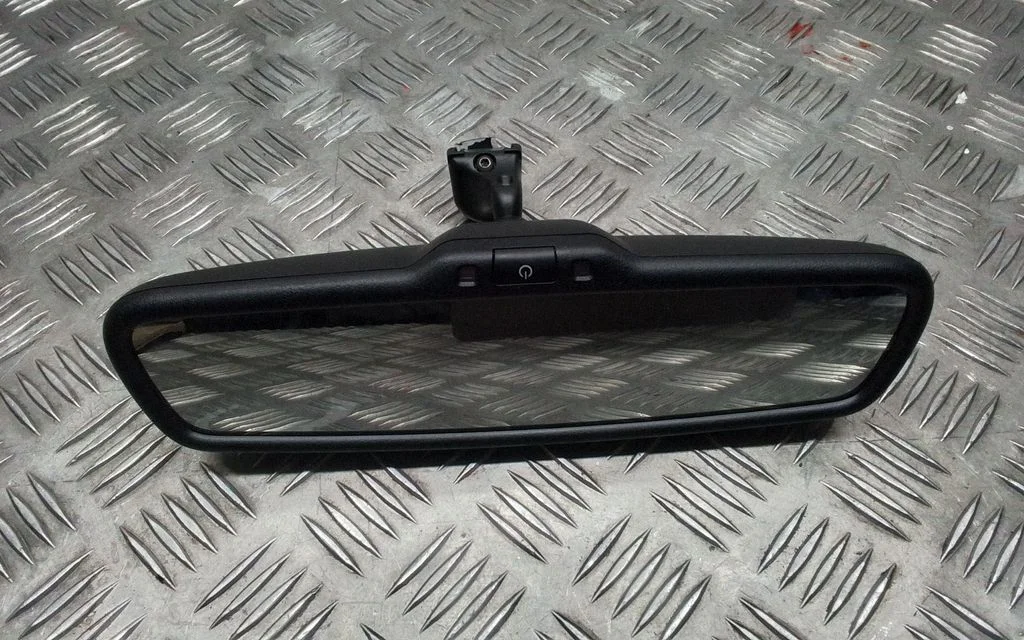 Rear view mirror (interior)