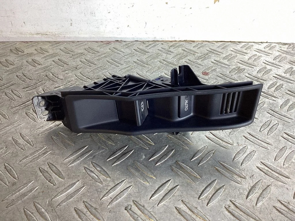 Hand parking brake switch – Lexus GS 250 350 300H 450H (2013-)