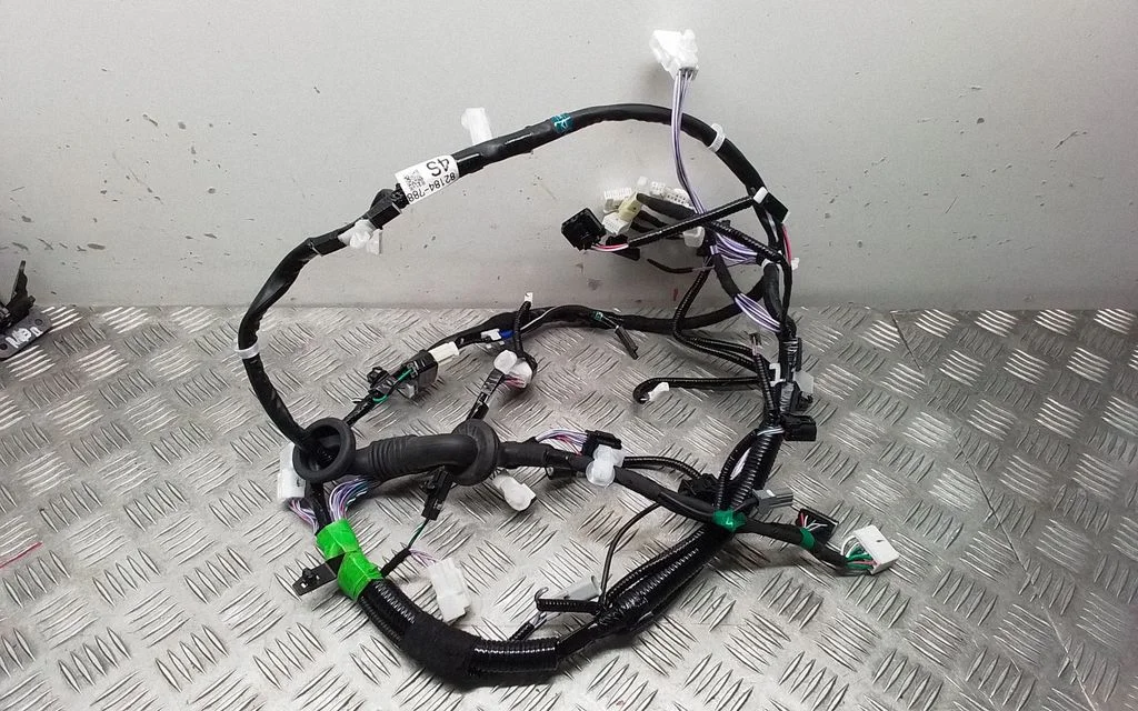 Pakiruumiluugi juhtmestik – Lexus NX (2021-)