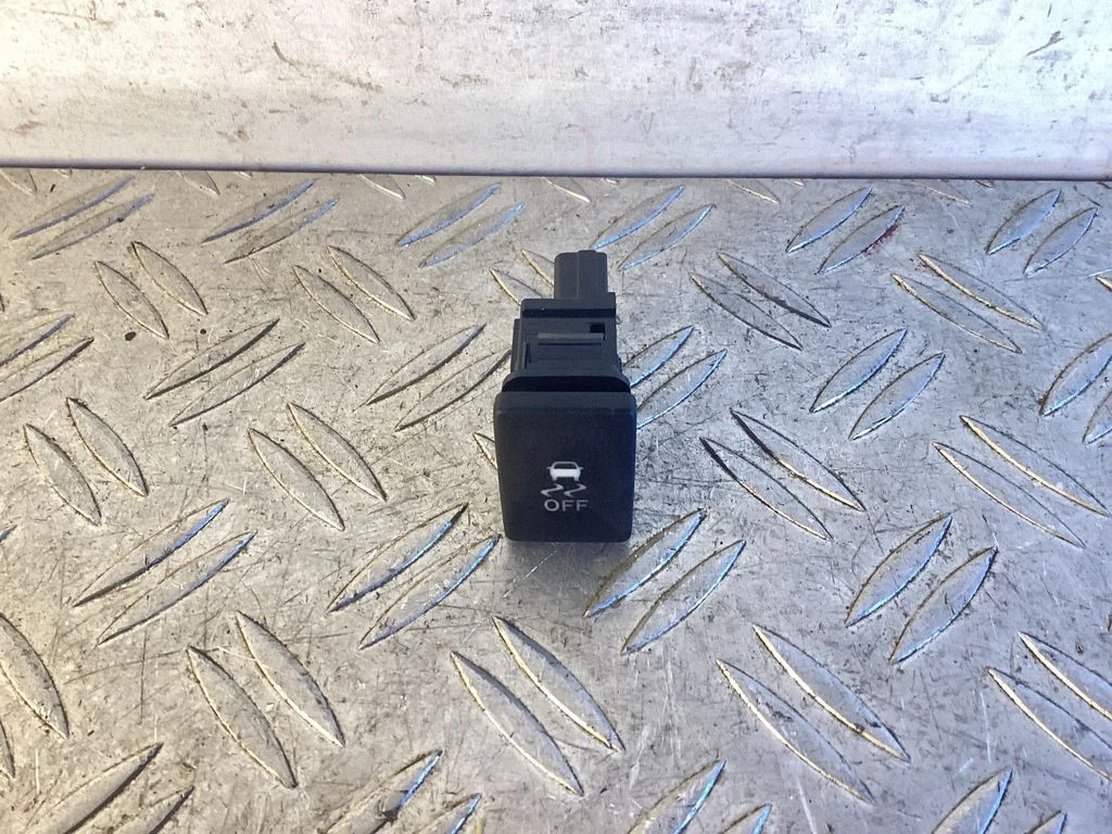 ESP (stability program) switch – Toyota Land Cruiser (J150) (2009-)