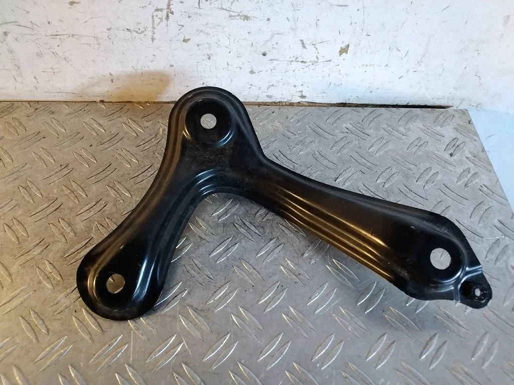 Other front suspension part – Toyota RAV 4 (XA40) (2012-2018)