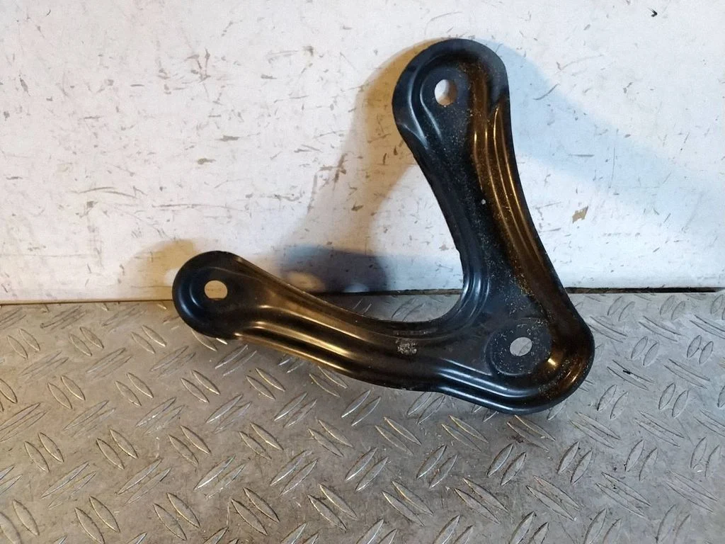 Other front suspension part – Toyota RAV 4 (XA40) (2012-2018)