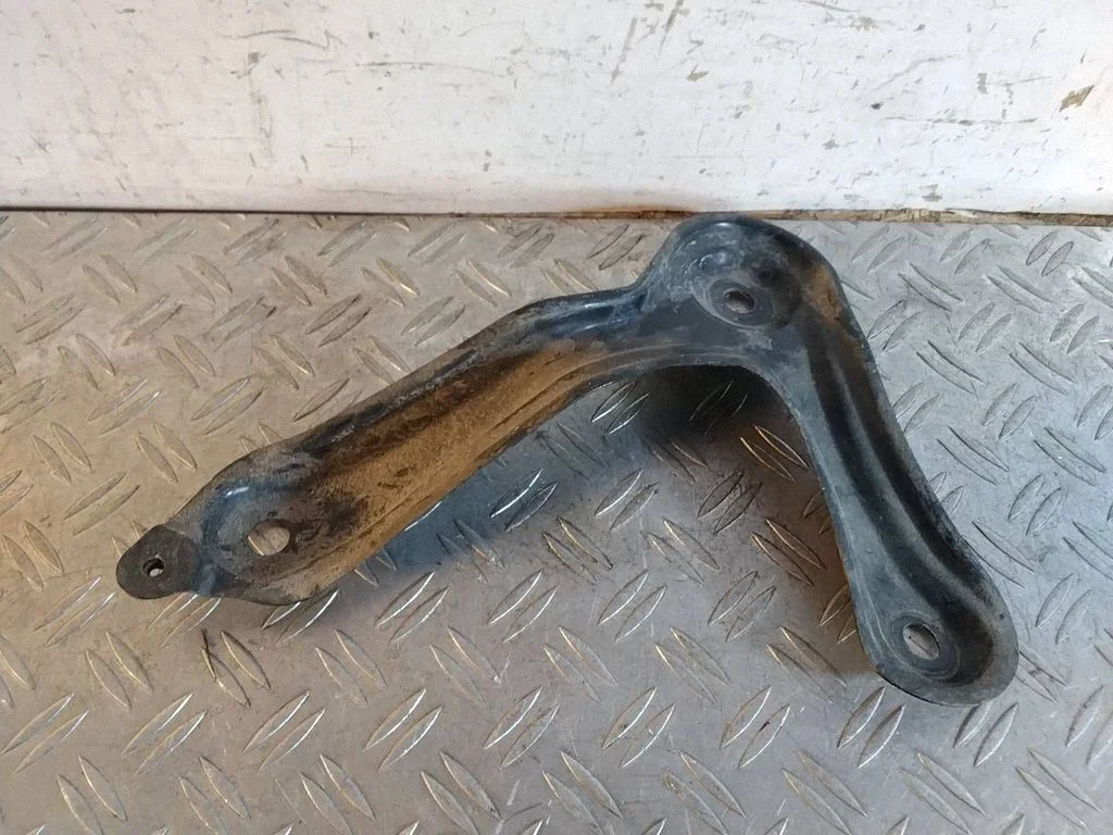 Other front suspension part – Toyota RAV 4 (XA40) (2012-2018)