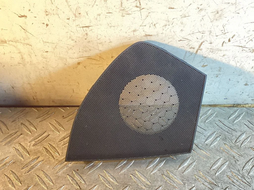 Subwoofer grill/trim – Lexus IS III XE30 (2013-2020)