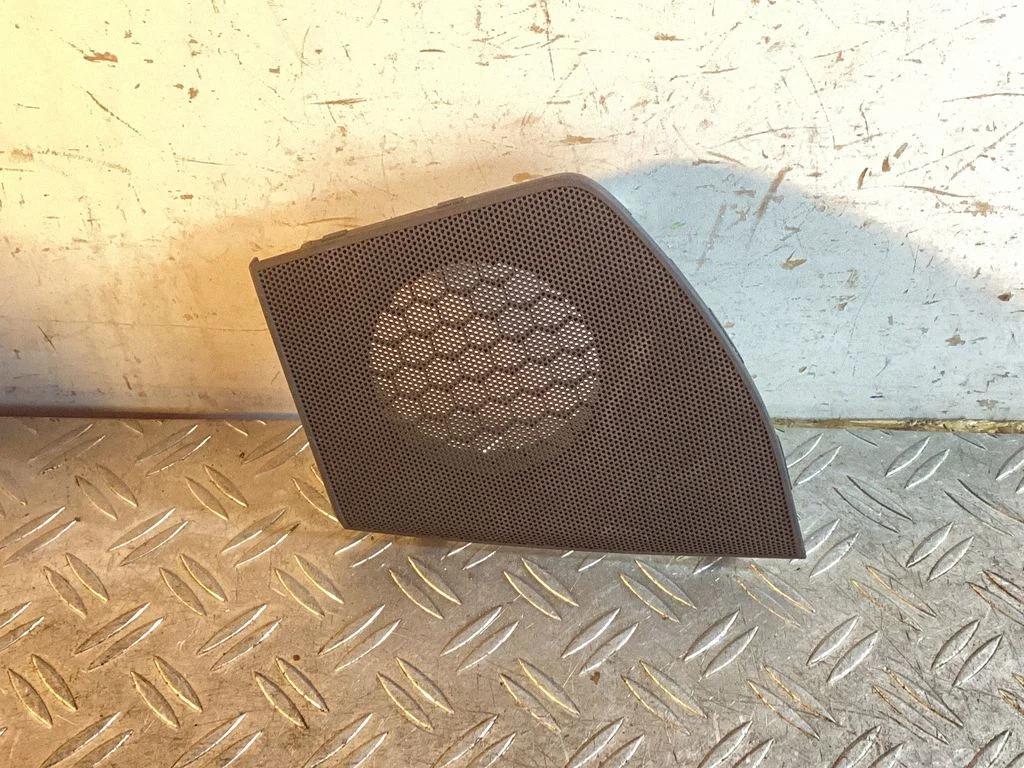 Subwoofer grill/trim – Lexus IS III XE30 (2013-2020)
