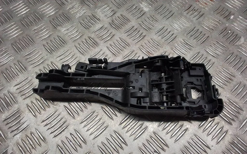 Front door exterior handle/bracket – Porsche Macan (95B) (2019-)