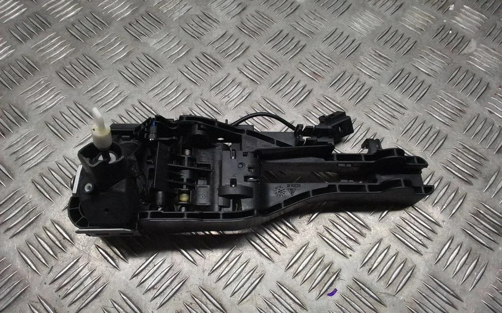 Front door exterior handle/bracket – Porsche Macan (95B) (2019-)