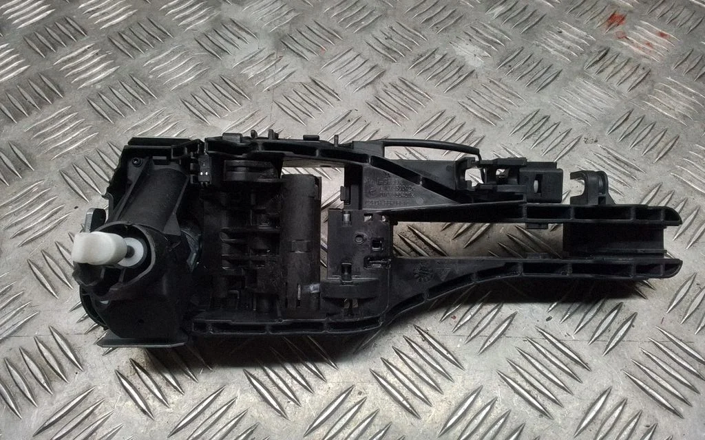 Front door exterior handle/bracket – Porsche Macan (95B) (2019-)