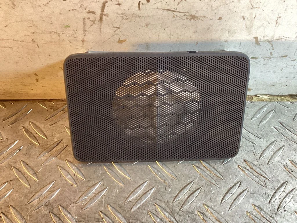 Subwoofer grill/trim – Lexus IS III XE30 (2013-2020)
