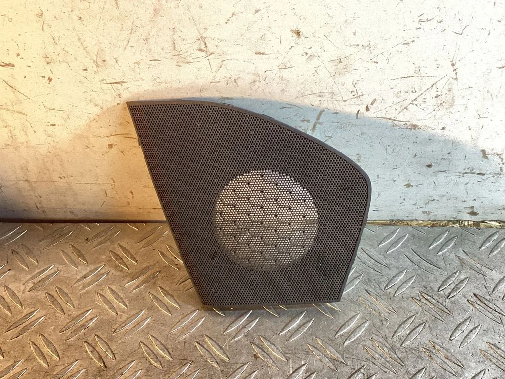 Subwoofer grill/trim – Lexus IS III XE30 (2013-2020)